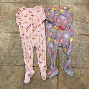 Set of toddler girls feet pajamas
